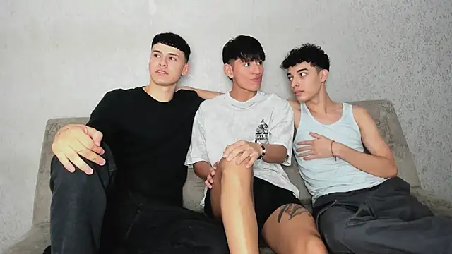 Snapshot of pelusos_mens chatting on October 2025 07:34:02 PM pelusos mens online show from October 2025 07:34:02 PM