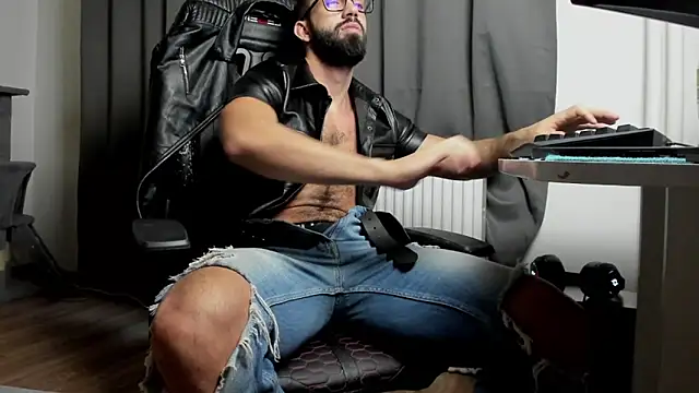 Snapshot of liamaesthetic chatting on December 2024 06:11:01 AM liamaesthetic online show from December 2024 06:11:01 AM