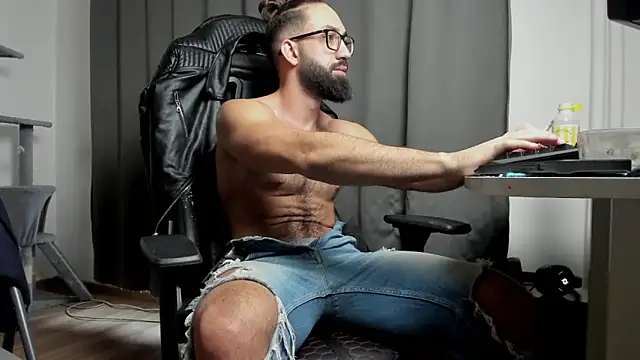 Snapshot of liamaesthetic chatting on January 2025 07:50:01 AM liamaesthetic online show from January 2025 07:50:01 AM