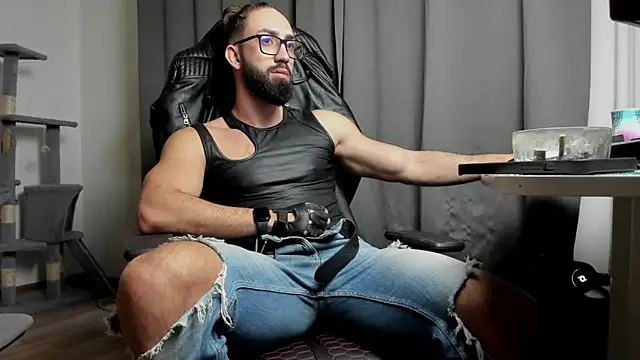 Snapshot of liamaesthetic chatting on January 2025 07:18:02 AM liamaesthetic online show from January 2025 07:18:02 AM