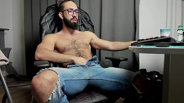 Snapshot of liamaesthetic chatting on February 2025 06:43:02 AM liamaesthetic online show from February 2025 06:43:02 AM