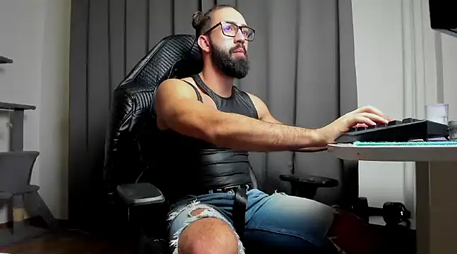 Snapshot of liamaesthetic chatting on March 2025 06:40:02 PM liamaesthetic online show from March 2025 06:40:02 PM