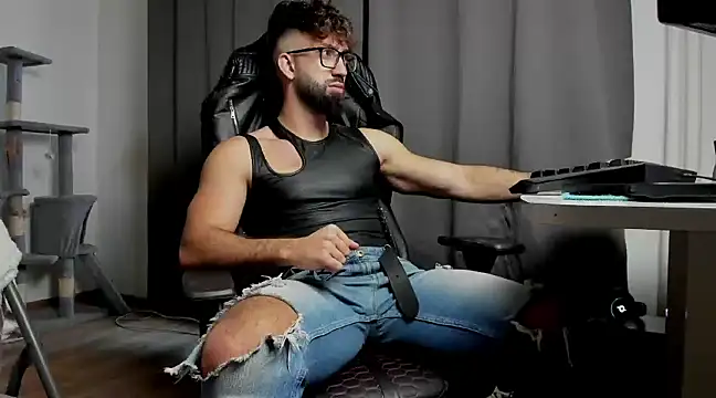 Snapshot of liamaesthetic chatting on March 2025 06:12:02 AM liamaesthetic online show from March 2025 06:12:02 AM