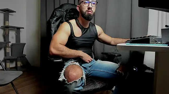 Snapshot of liamaesthetic chatting on March 2025 07:27:02 PM liamaesthetic online show from March 2025 07:27:02 PM