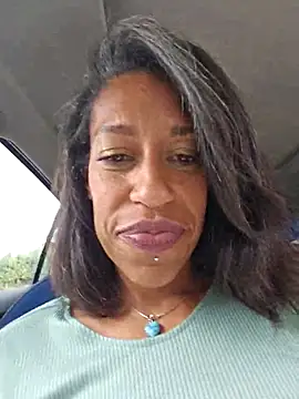 Snapshot of Goldenlace chatting on November 2025 11:21:01 AM Goldenlace online show from November 2025 11:21:01 AM