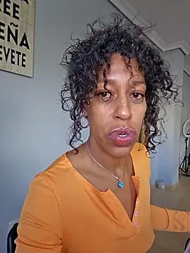 Snapshot of Goldenlace chatting on November 2025 11:54:02 AM Goldenlace online show from November 2025 11:54:02 AM