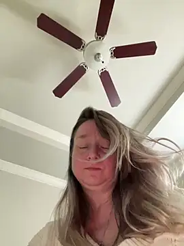 Snapshot of Vivian_MayXxX chatting on February 2025 02:12:02 PM Vivian MayXxX online show from February 2025 02:12:02 PM