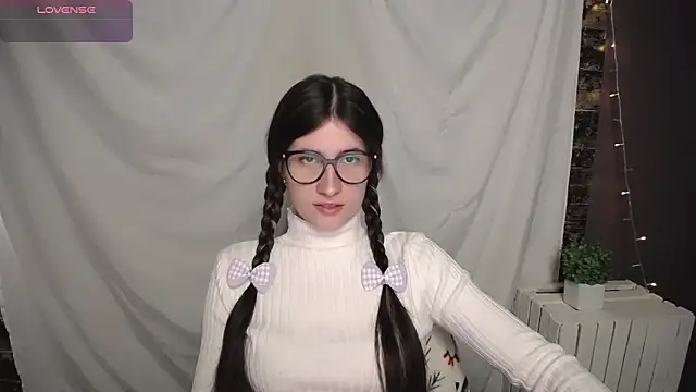 Snapshot of MaryEm976 chatting on December 2024 07:05:02 AM MaryEm976 online show from December 2024 07:05:02 AM