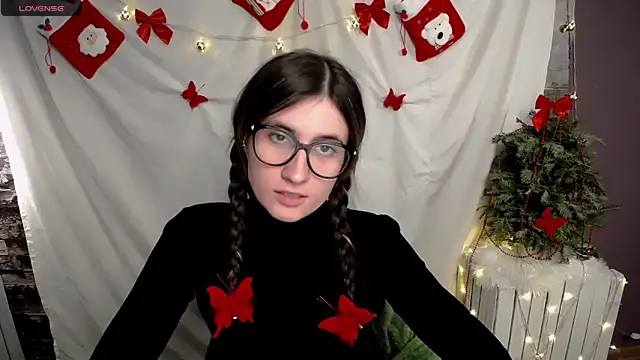 Snapshot of MaryEm976 chatting on December 2024 03:05:01 PM MaryEm976 online show from December 2024 03:05:01 PM