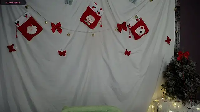 Snapshot of MaryEm976 chatting on December 2024 09:00:02 AM MaryEm976 online show from December 2024 09:00:02 AM