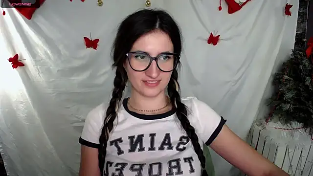 Snapshot of MaryEm976 chatting on January 2025 03:01:02 PM MaryEm976 online show from January 2025 03:01:02 PM