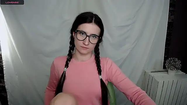 Snapshot of MaryEm976 chatting on January 2025 03:43:01 PM MaryEm976 online show from January 2025 03:43:01 PM