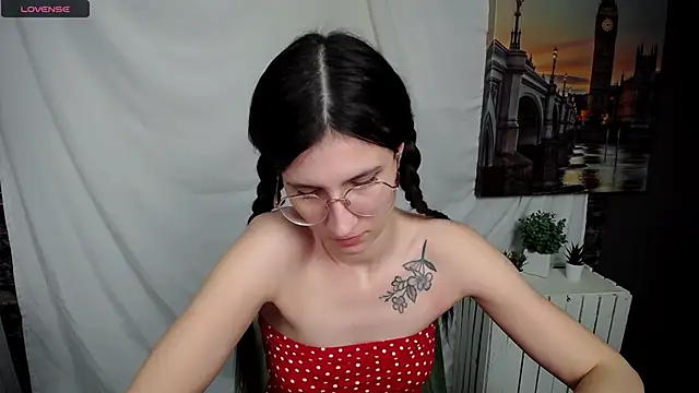 Snapshot of MaryEm976 chatting on March 2025 05:46:01 PM MaryEm976 online show from March 2025 05:46:01 PM