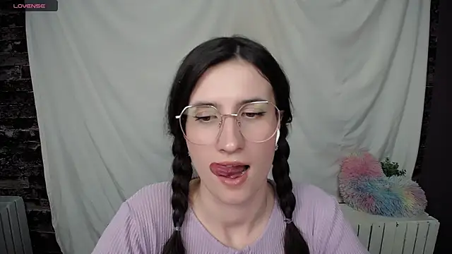 Snapshot of MaryEm976 chatting on March 2025 10:44:02 AM MaryEm976 online show from March 2025 10:44:02 AM