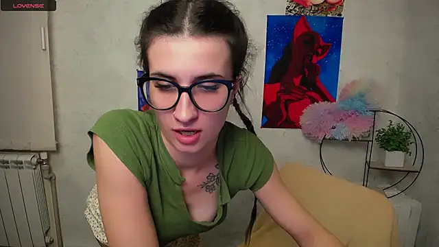 Snapshot of MaryEm976 chatting on November 2025 10:50:02 AM MaryEm976 online show from November 2025 10:50:02 AM