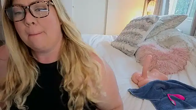 Snapshot of JESS_LOVES chatting on November 2025 07:02:02 PM JESS LOVES online show from November 2025 07:02:02 PM