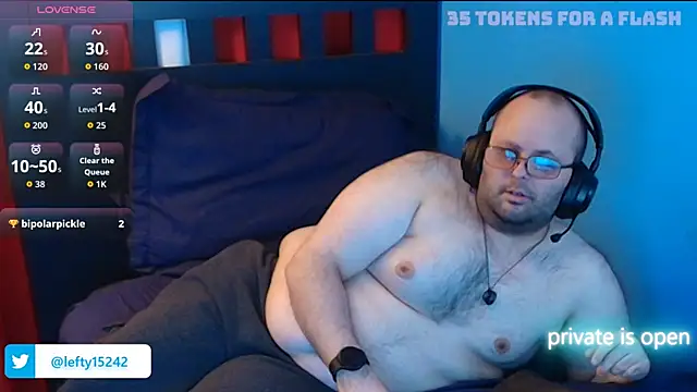 Snapshot of lefty15242 chatting on October 2025 01:53:02 AM lefty15242 online show from October 2025 01:53:02 AM