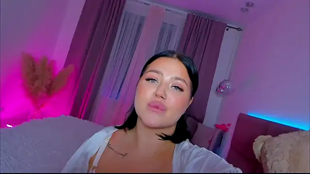 Snapshot of KylieLips chatting on September 2025 06:54:01 PM KylieLips online show from September 2025 06:54:01 PM