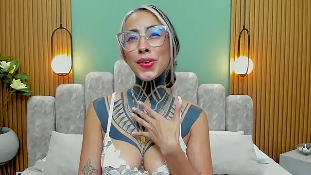 NicoleBlum online show from December 2024 06:58:02 PM