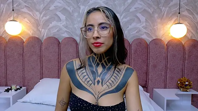 NicoleBlum online show from January 2025 06:45:02 PM