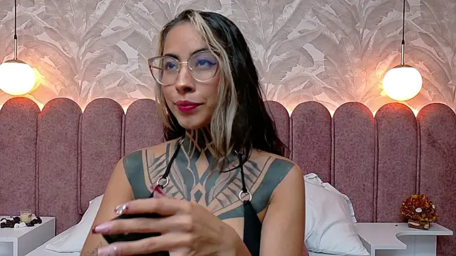 NicoleBlum online show from February 2025 12:47:01 PM