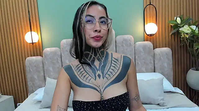 NicoleBlum online show from March 2025 05:37:01 PM