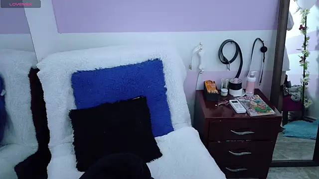 Catwhite  online show from October 2025 06:10:01 PM