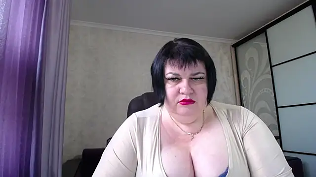 Snapshot of JuicyLady_Di chatting on October 2025 04:55:02 AM JuicyLady Di online show from October 2025 04:55:02 AM