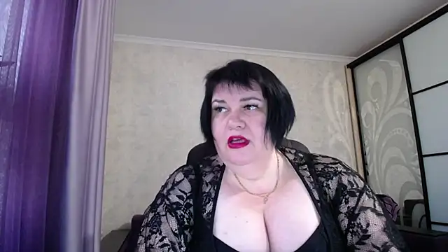 Snapshot of JuicyLady_Di chatting on October 2025 05:06:01 AM JuicyLady Di online show from October 2025 05:06:01 AM