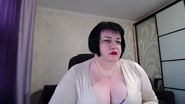 Snapshot of JuicyLady_Di chatting on October 2025 04:59:02 AM JuicyLady Di online show from October 2025 04:59:02 AM