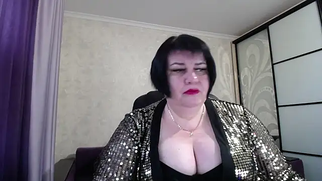 Snapshot of JuicyLady_Di chatting on October 2025 04:46:02 AM JuicyLady Di online show from October 2025 04:46:02 AM