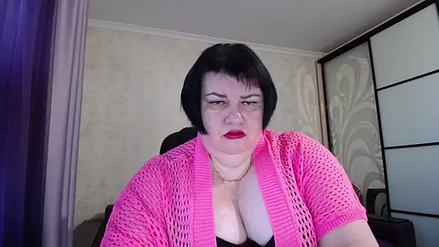 Snapshot of JuicyLady_Di chatting on October 2025 04:42:01 AM JuicyLady Di online show from October 2025 04:42:01 AM