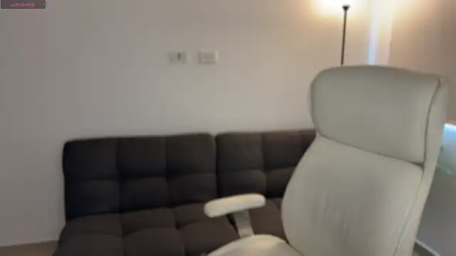 Snapshot of xisisxx chatting on October 2025 08:53:02 PM xisisxx online show from October 2025 08:53:02 PM