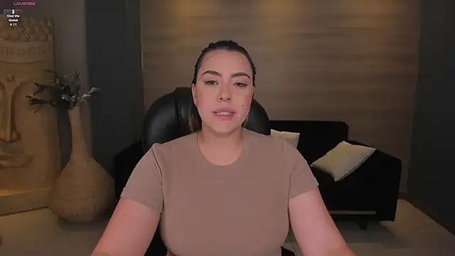 Snapshot of MartinnaBonnet chatting on January 2025 05:39:02 PM MartinnaBonnet online show from January 2025 05:39:02 PM