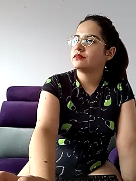 MiaLaurenzz online show from February 2025 05:07:01 PM