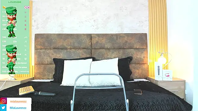 MiaLaurenzz online show from March 2025 02:04:02 AM