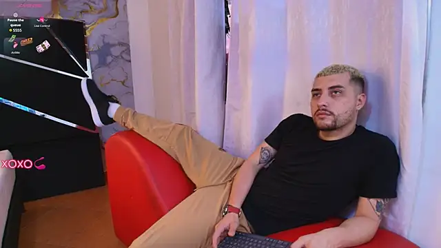 Snapshot of Pleasure_Vibes23 chatting on October 2025 09:15:01 PM Pleasure Vibes23 online show from October 2025 09:15:01 PM