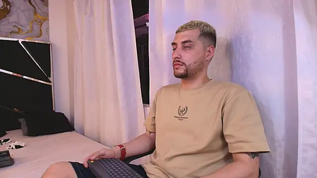 Snapshot of Pleasure_Vibes23 chatting on October 2025 10:32:02 PM Pleasure Vibes23 online show from October 2025 10:32:02 PM