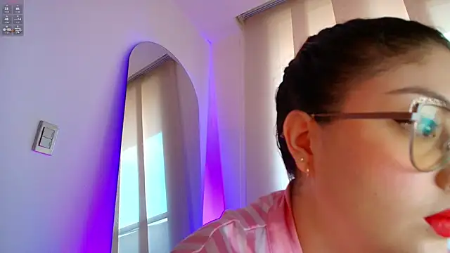 Snapshot of Pleasure_Vibes23 chatting on November 2025 11:10:01 AM Pleasure Vibes23 online show from November 2025 11:10:01 AM