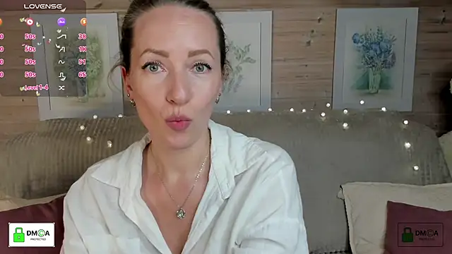 Queenymel online show from October 2025 04:03:02 PM