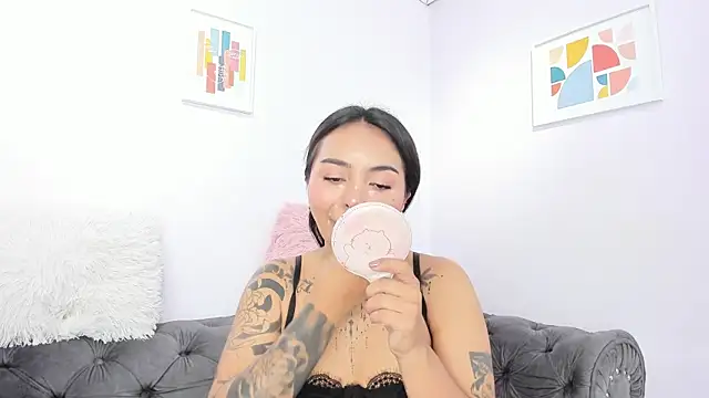 miss soffi  online show from November 2025 06:41:04 PM