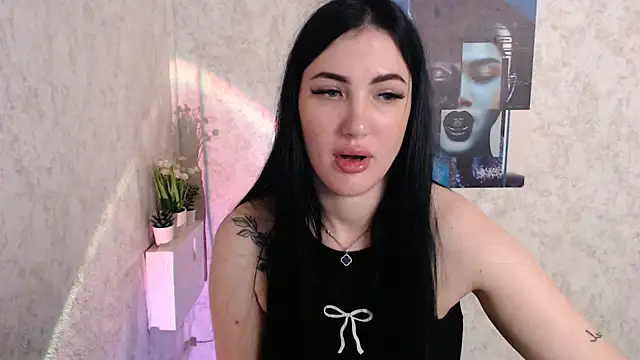 Snapshot of MisssShy_ chatting on October 2025 03:06:02 AM MisssShy online show from October 2025 03:06:02 AM