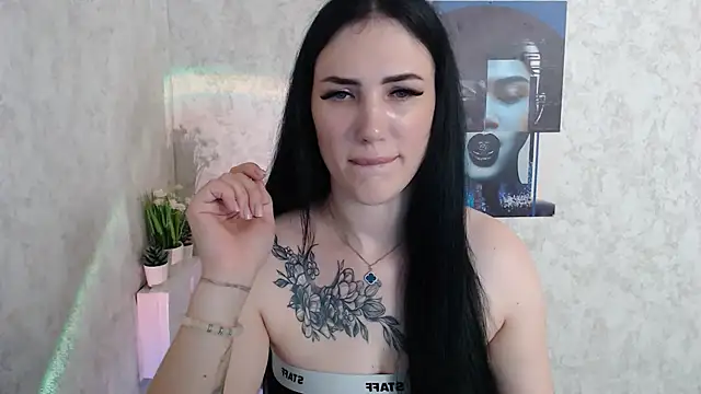 Snapshot of MisssShy_ chatting on October 2025 03:25:01 AM MisssShy online show from October 2025 03:25:01 AM