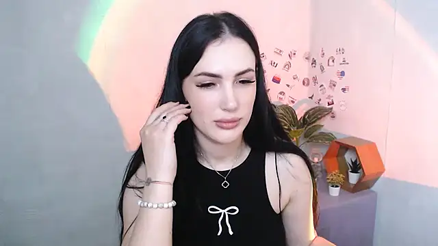 Snapshot of MisssShy_ chatting on November 2025 04:24:02 AM MisssShy online show from November 2025 04:24:02 AM