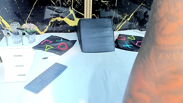 Snapshot of NahomyOwen chatting on October 2025 12:24:01 PM NahomyOwen online show from October 2025 12:24:01 PM