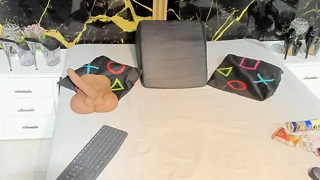 Snapshot of NahomyOwen chatting on October 2025 12:16:01 PM NahomyOwen online show from October 2025 12:16:01 PM