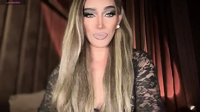 Snapshot of Lo_la_69 chatting on October 2025 12:30:02 AM Lo la 69 online show from October 2025 12:30:02 AM