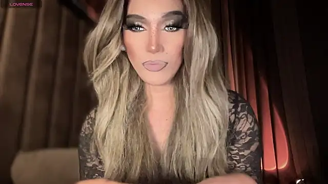 Snapshot of Lo_la_69 chatting on October 2025 05:28:01 AM Lo la 69 online show from October 2025 05:28:01 AM