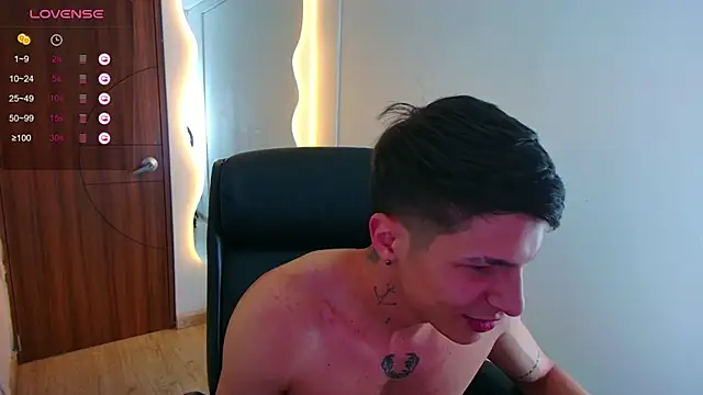 Snapshot of harrisoncuper chatting on February 2025 11:26:02 PM harrisoncuper online show from February 2025 11:26:02 PM