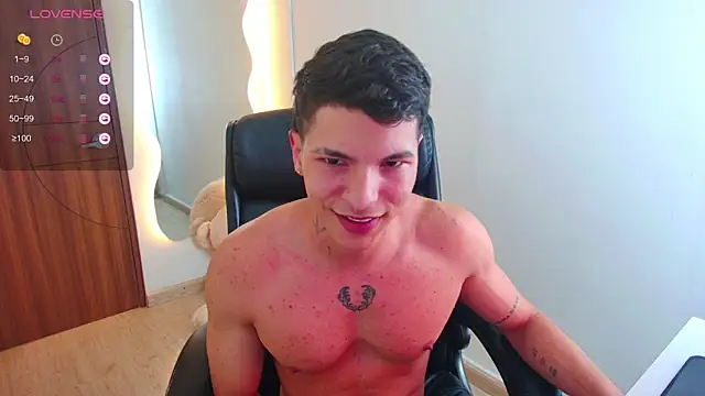 Snapshot of harrisoncuper chatting on October 2025 03:17:01 AM harrisoncuper online show from October 2025 03:17:01 AM